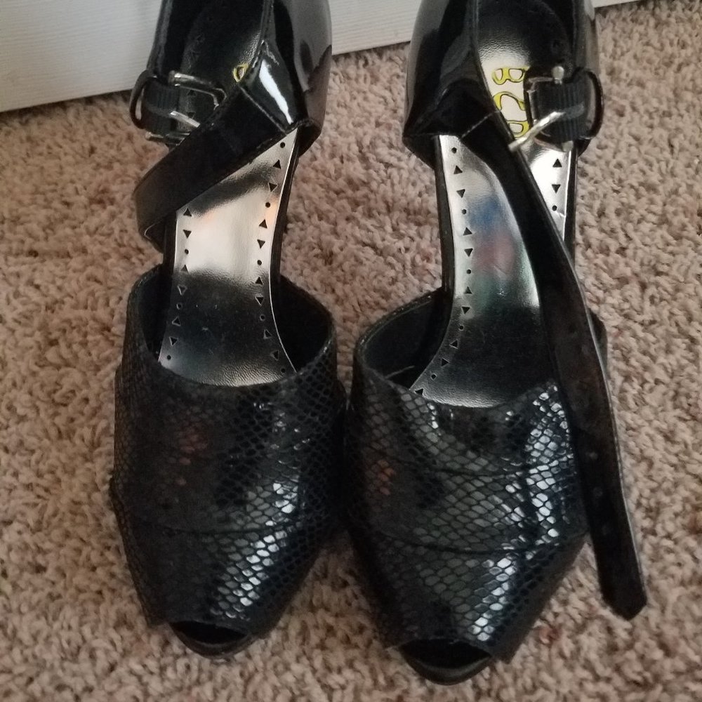 5/$25⭐ BCBG Heels - Peep Toe, Black Size 7.5M NWOT